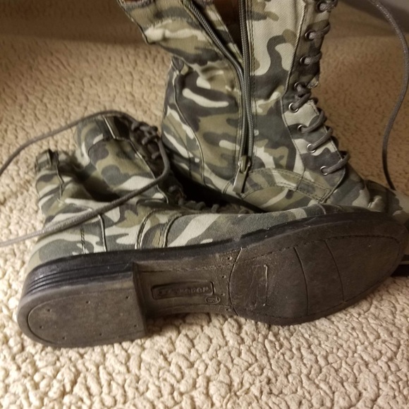New! Forever 21 Women’s 7.5 Camo mid ankle Boots - Picture 5 of 5